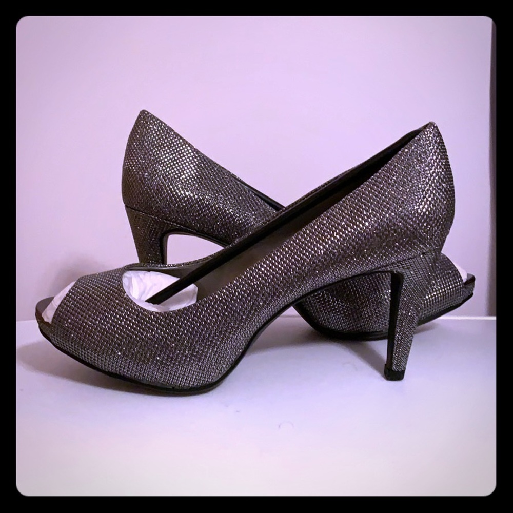 Bandolino Size 8 Women’s Shoes